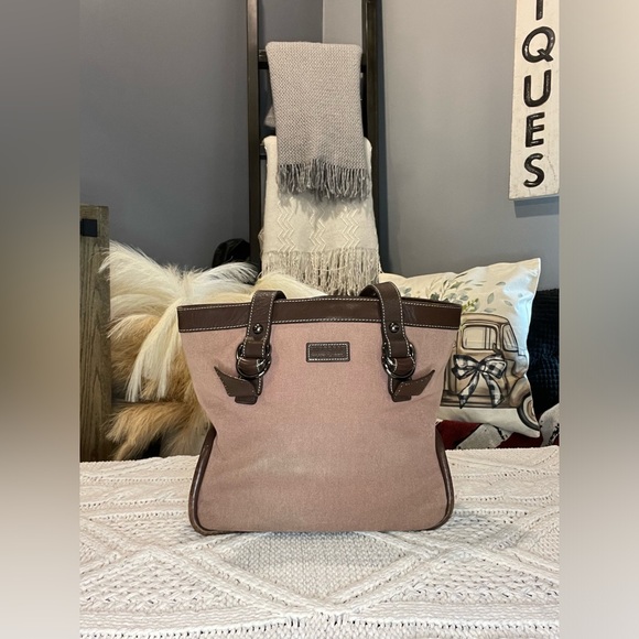 Burberry Tote - Picture 3 of 13